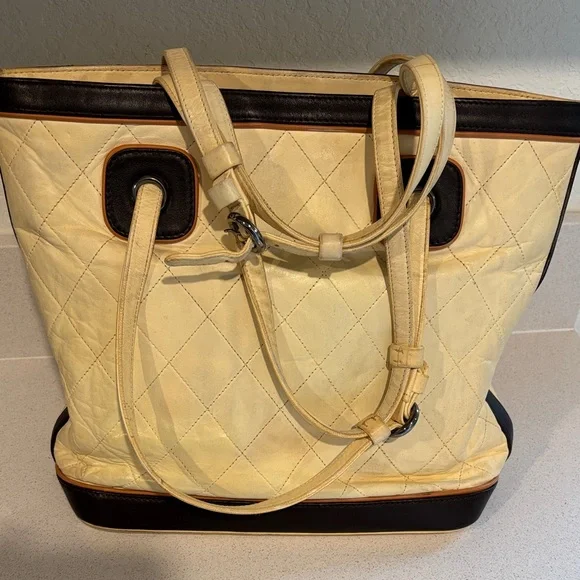 CHANEL Cream and Black Quilted Tote - Picture 2 of 7